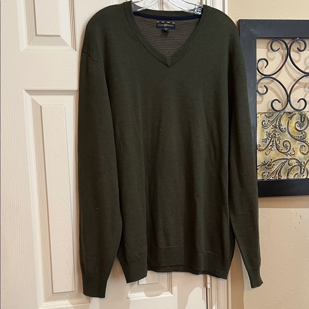 Club Room V-Neck Sweater in Deep Olive